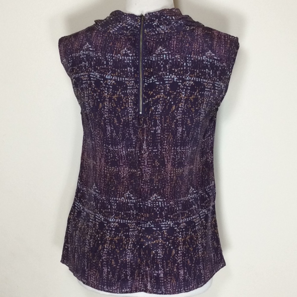 Banana Republic 100% Silk Sleeveless Top w/Ruffle - Picture 2 of 3